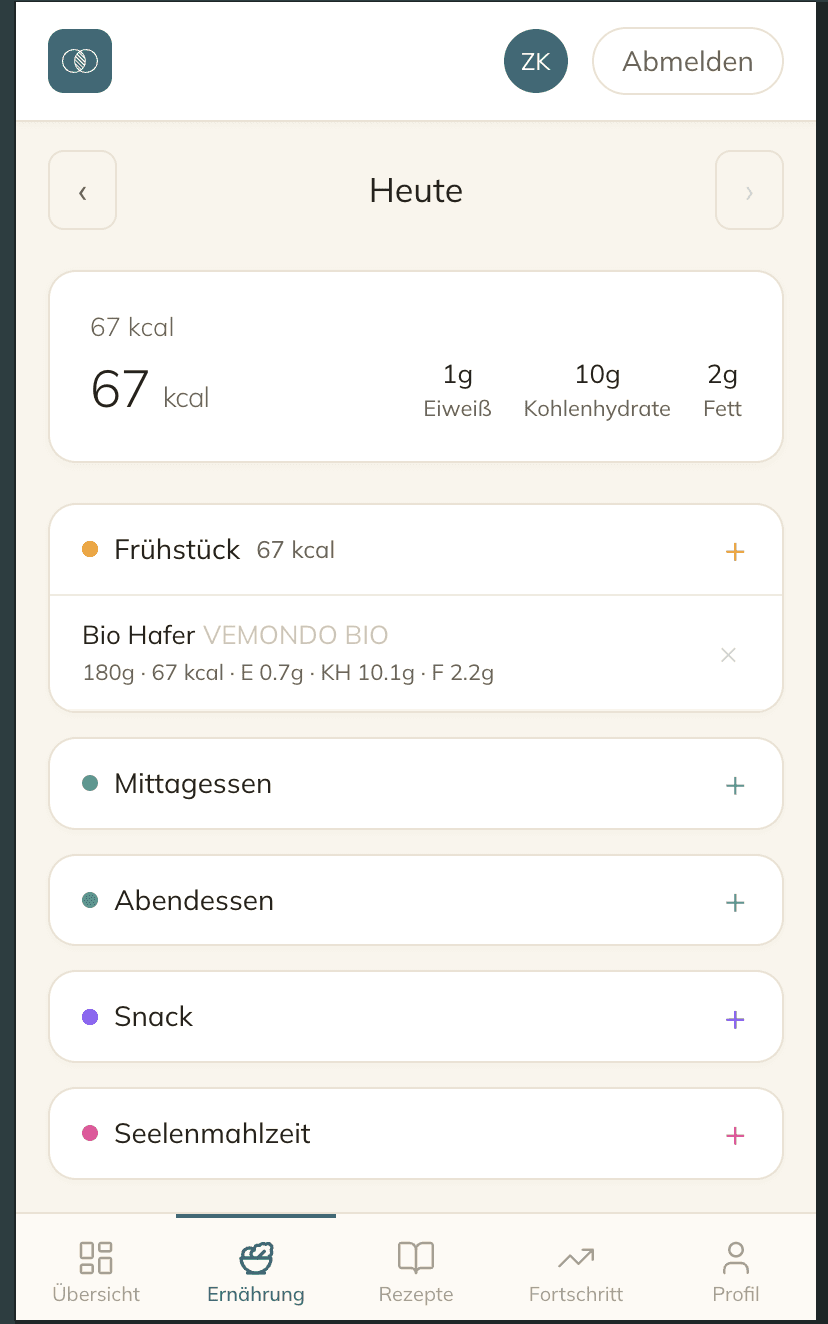 Screenshot der Tagesansicht im Ernährungsplan mit Kalorien, Makros und Mahlzeiten